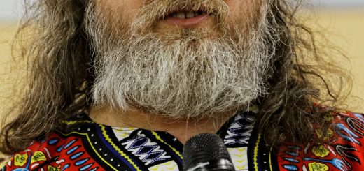 https://commons.wikimedia.org/wiki/File:Richard_Stallman_-_F%C3%AAte_de_l%27Humanit%C3%A9_2014_-_010.jpg